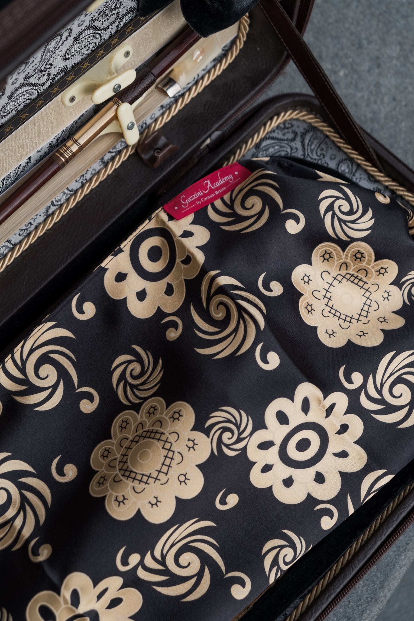 VIOLIN SLEEVE - Japanese Golden Chrysanthemum