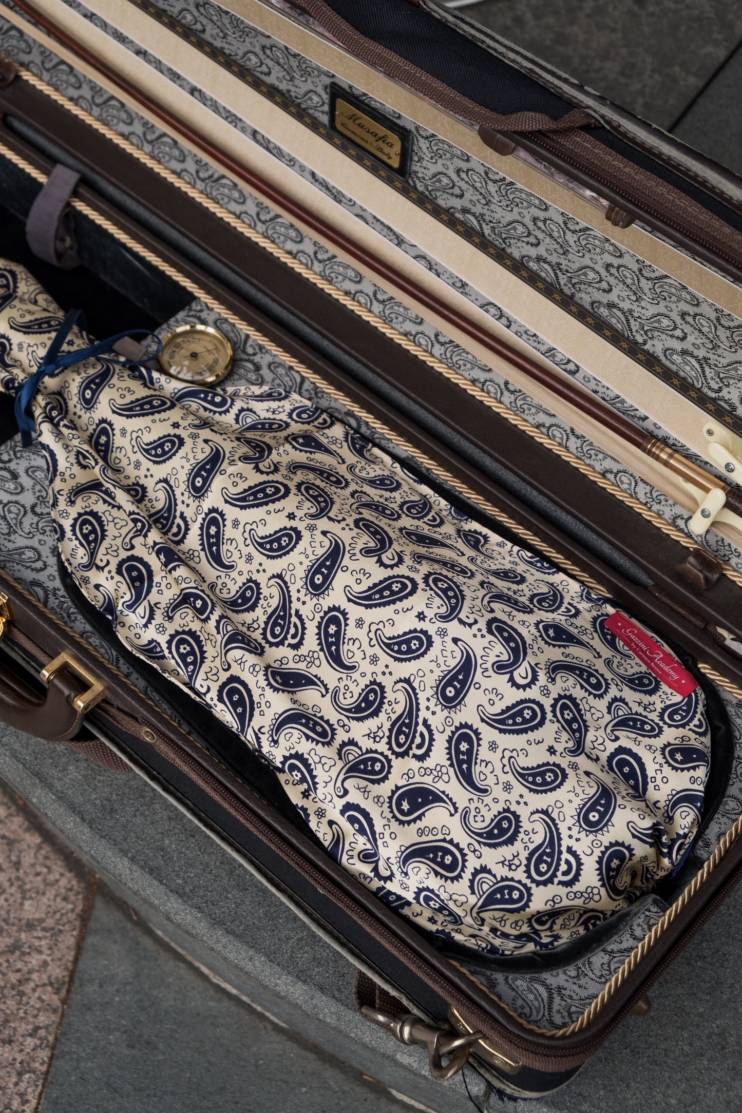 VIOLIN SLEEVE - Dark Blue & Beige Paisley