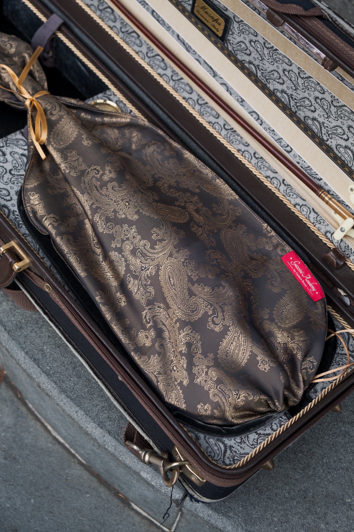 VIOLIN SLEEVE - Gunmetal & Gold Paisley