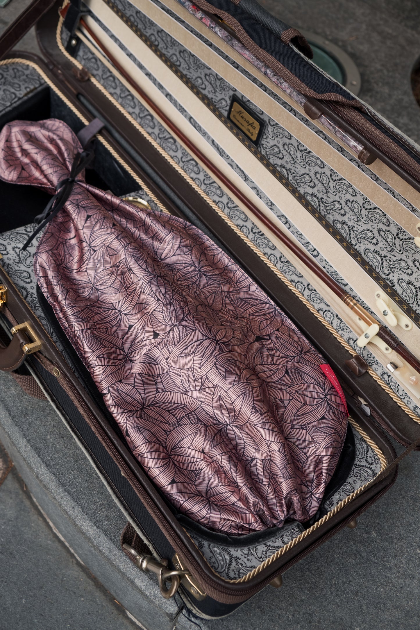 VIOLIN SLEEVE - Lavender Japanese Lotus